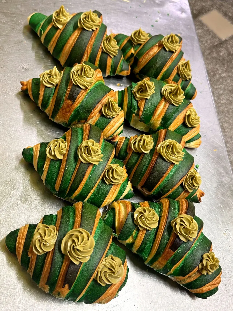 Croissant cu cremă de fistic