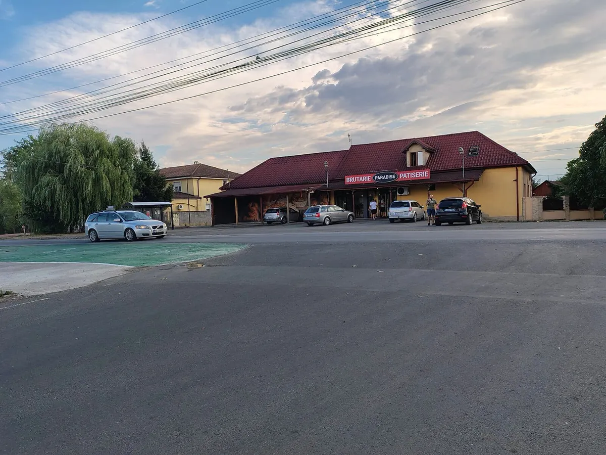 Clădirea Brutărie Patiserie Paradise din Sânandrei, cu parcare, ziua